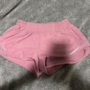 Lululemon low rise 2.5 inch velvet dust shorts size 6